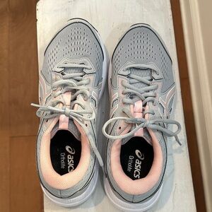 ASICS Women's Gray and Pink Athletic Shoes Worn Once for 2 miiles